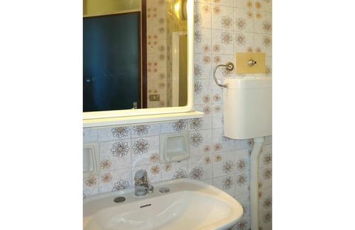Jesolo Pineta Apartment | Nice apartment for 4 guests with A/C, TV, balcony, pets allowed and parking