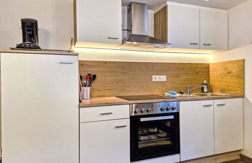 Wenns Apartment | Nice apartment for 4 guests with WIFI, TV, terrace and parking