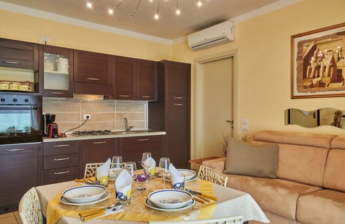 Lugana Apartment | Nice apartment for 4 people with pool, A/C, WIFI, TV and balcony
