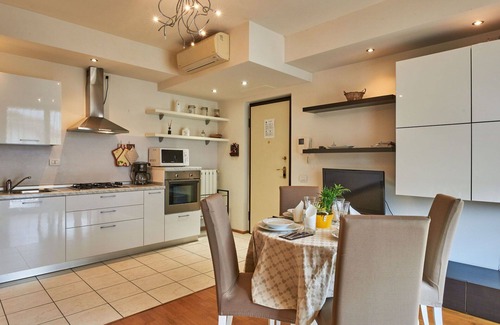 Lugana Apartment | Nice apartment for 4 people with pool, WIFI, A/C, TV and balcony