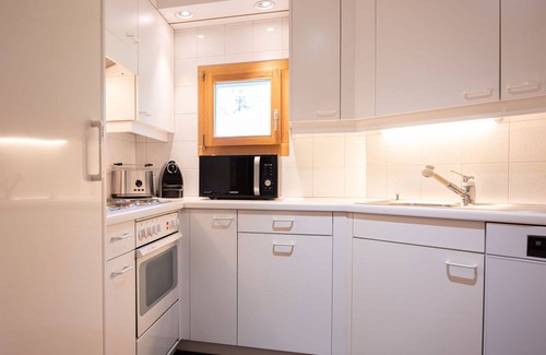 Surlej Apartment | Nice apartment for 4 people with WIFI, TV, terrace and pets allowed