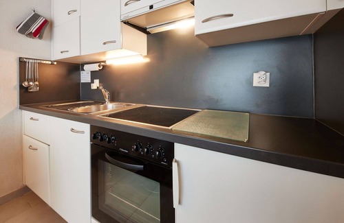 Sion Apartment | Nice apartment for 4 people with WIFI, pool, TV, balcony and panoramic view