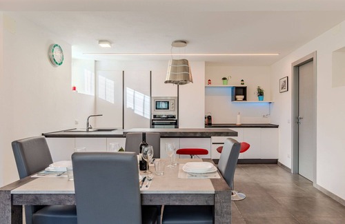 Consiglio di Rumo Apartment | Nice apartment for 4 people with hot tub, WIFI, TV and terrace