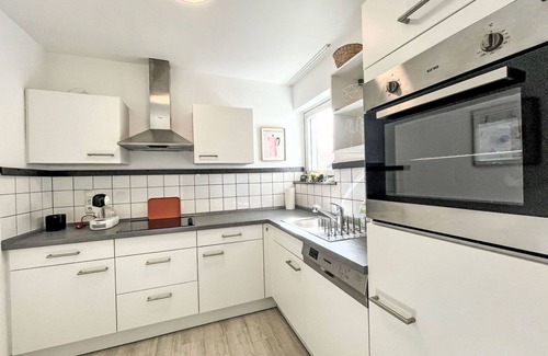 Siegburg Apartment | Nice apartment for 5 guests with WIFI, TV, balcony and parking