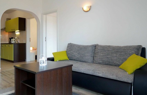 Kornic Apartment | Nice apartment for 5 people with WIFI, A/C, TV, balcony, pets allowed and parking
