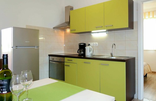 Kornic Apartment | Nice apartment for 5 people with WIFI, A/C, TV, balcony, pets allowed and parking
