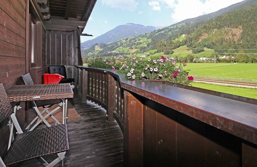 Aschau Im Zillertal Apartment | Nice apartment for 6 guests with WIFI, TV, patio, panoramic view and parking