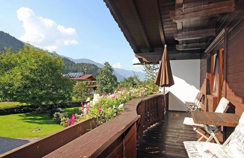 Aschau Im Zillertal Apartment | Nice apartment for 6 guests with WIFI, TV, patio, panoramic view and parking