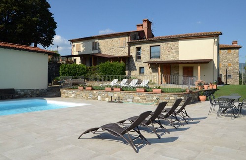 Capolona Apartment | Nice apartment for 6 guests with pool, WIFI, TV, pets allowed and parking, close to Arezzo