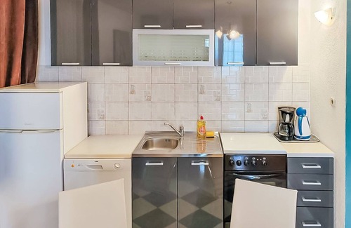 Ribarica Apartment | Nice apartment for 6 guests with A/C, WIFI, TV, terrace and parking