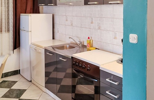 Ribarica Apartment | Nice apartment for 6 guests with A/C, WIFI, TV, terrace and parking