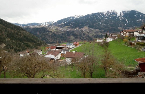 Kauns Apartment | Nice apartment for 6 guests with WIFI, TV, balcony, pets allowed and parking