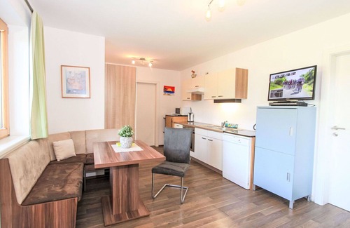 Kapfing Apartment | Nice apartment for 4 guests with WIFI, TV, patio and parking