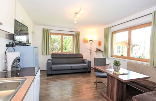 Kapfing Apartment | Nice apartment for 4 guests with WIFI, TV, patio and parking