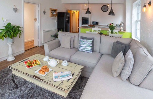 Saint Goran Apartment | Nice apartment for 4 guests with WIFI, TV, pets allowed and parking