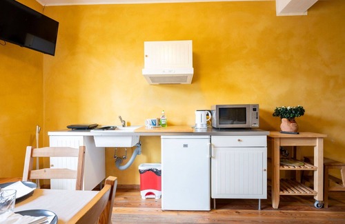 Cortemilia Apartment | Nice apartment for 6 guests with pool, WIFI, TV, terrace, pets allowed and parking