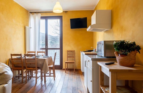Cortemilia Apartment | Nice apartment for 6 guests with pool, WIFI, TV, terrace, pets allowed and parking