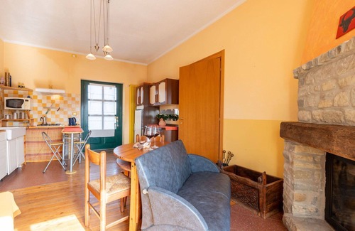 Cortemilia Apartment | Nice apartment for 6 people with WIFI, pool, TV, terrace, pets allowed and parking