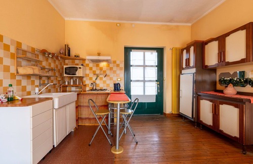 Cortemilia Apartment | Nice apartment for 6 people with WIFI, pool, TV, terrace, pets allowed and parking