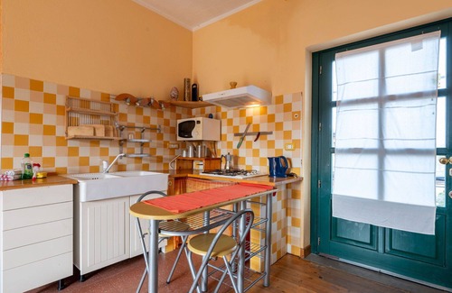 Cortemilia Apartment | Nice apartment for 6 people with WIFI, pool, TV, terrace, pets allowed and parking