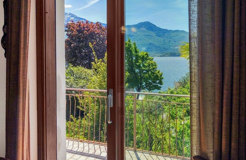 Gera Lario Apartment | Nice apartment for 4 people with WIFI, TV, patio, pets allowed and parking