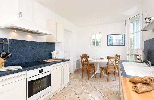 L'Aiguillon-sur-Vie Apartment | Nice apartment for 8 people with pool, WIFI, TV, terrace, pets allowed and parking