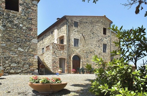Castelnuovo di Val di Cecina Villa | Nice apartment in villa for 4 people with pool, WIFI, TV, patio and pets allowed
