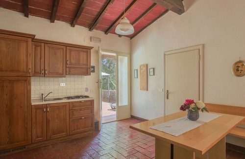 Monteriggioni Villa | Nice apartment in villa with WIFI, pool, TV, patio, pets allowed and panoramic view