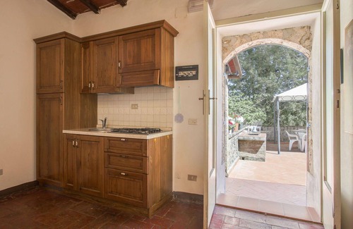 Monteriggioni Villa | Nice apartment in villa with WIFI, pool, TV, patio, pets allowed and panoramic view