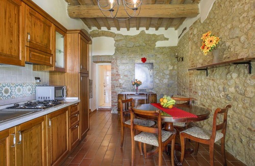 Monteriggioni Villa | Nice apartment in villa for 5 people with WIFI, pool, TV, patio and pets allowed