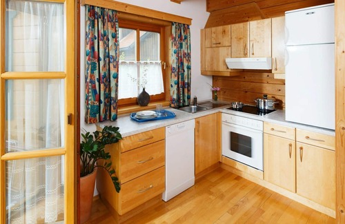 Schlierbach House | Nice apartment in villa for 4 people with pool, WIFI, TV, terrace, pets allowed and parking