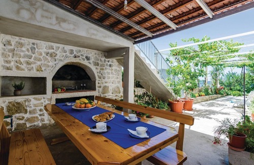 Brsecine Apartment | Nice apartment in Brsecine with WiFi