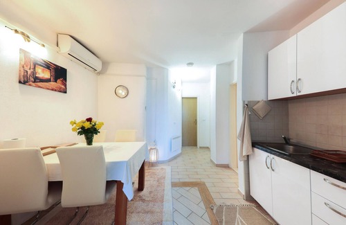 Dugis Apartment | Nice apartment in Makarska