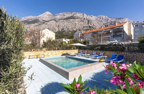 Dugis Apartment | Nice apartment in Makarska