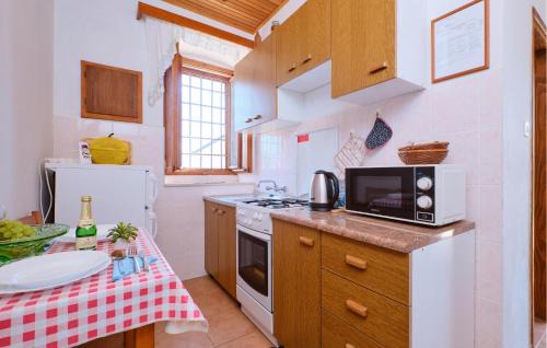 Sveti Jakov Apartment | Nice Apartment In Stivan