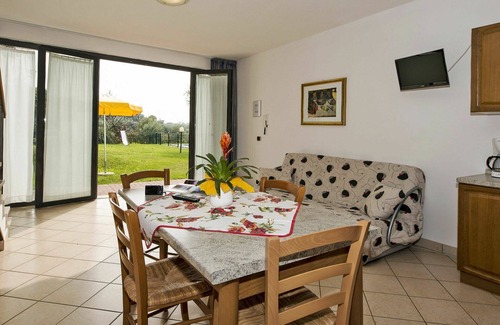 Bardolino Villa | Nice apartment in villa for 4 people with pool, WIFI, A/C and TV