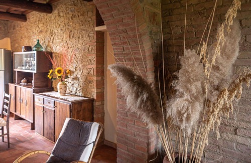 Sasso dʼOmbrone Villa | Nice apartment in villa with WIFI, A/C, pool, TV, patio, pets allowed, panoramic view and parking