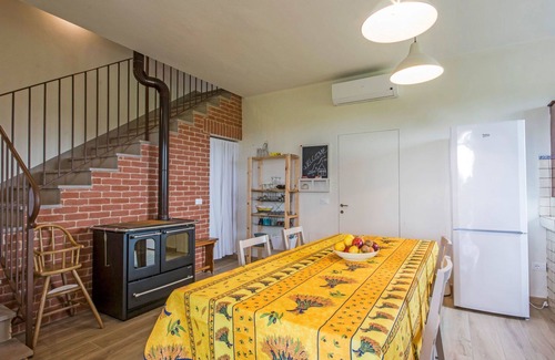 Fucecchio Villa | Nice apartment in villa for 2 guests with WIFI, pool, A/C and pets allowed