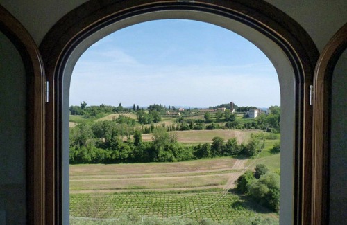 Fucecchio Villa | Nice apartment in villa for 2 guests with WIFI, pool, A/C and pets allowed