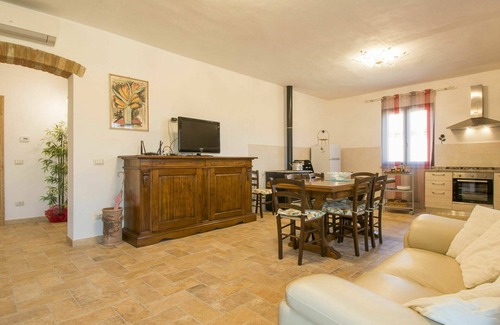 Pomarance Villa | Nice apartment in villa for 7 guests with A/C, WIFI, terrace and pets allowed