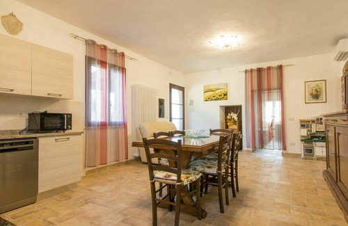 Pomarance Villa | Nice apartment in villa for 7 guests with A/C, WIFI, terrace and pets allowed