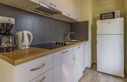 Vinkuran House | Nice apartment in villa for 6 people with WIFI, pool, A/C, TV, terrace, pets allowed and parking