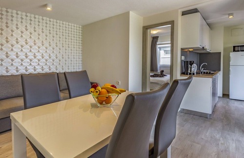 Vinkuran House | Nice apartment in villa for 6 people with WIFI, pool, A/C, TV, terrace, pets allowed and parking