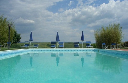 Peccioli Villa | Nice apartment in villa for 3 guests with WIFI, pool and panoramic view