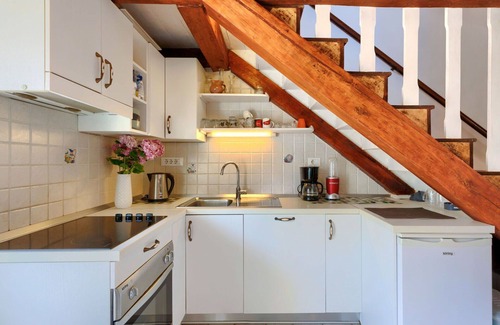 Kastelir House | Nice apartment in villa for 6 guests with pool, WIFI, A/C, TV, patio, pets allowed and parking