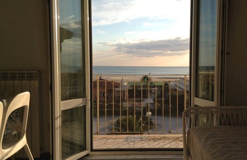 Tonfano Apartment | Nice apartment located in front of the beach with sea view
