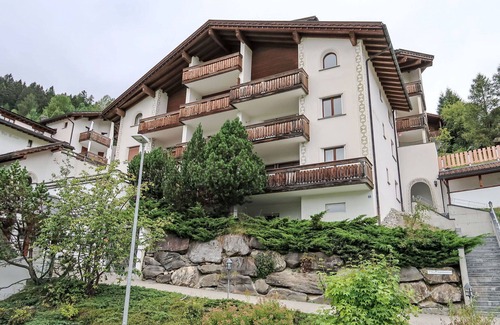 Grisons Apartment | Nice apartment with WIFI, pool, TV, balcony, pets allowed, panoramic view and parking