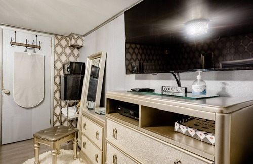 Southeast Yonkers House | Nice Cozy Room By Empire City Casino And Cross County Shopping Center