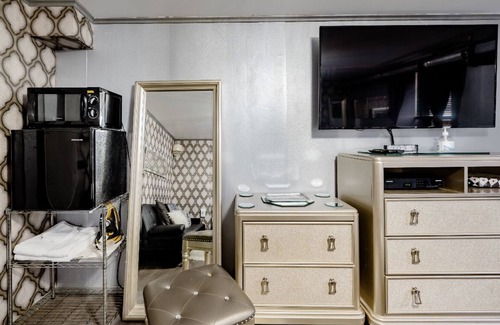 Southeast Yonkers House | Nice Cozy Room By Empire City Casino And Cross County Shopping Center