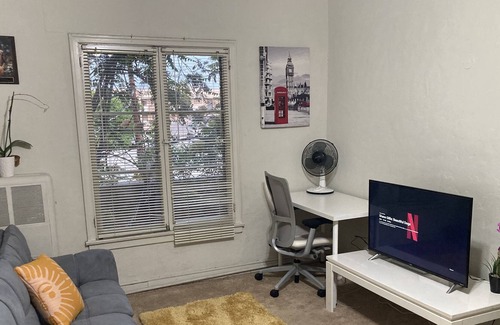 Glendale Apartment | Nice, cozy studio in the heart of Glendale